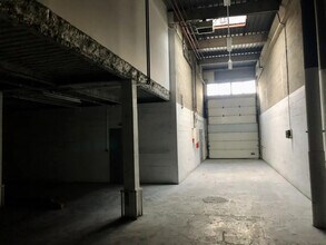 Light Industrial in Villepinte to rent Interior Photo- Image 2 of 2