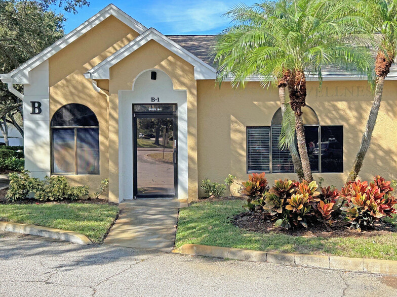 1700 McMullen Booth Rd, Clearwater, FL for rent - Building Photo - Image 3 of 17