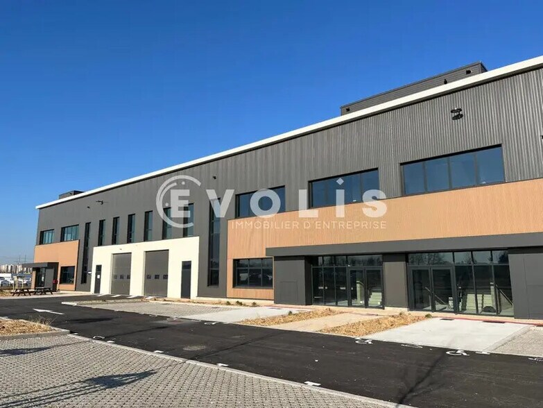 25 Route De Lyon, Saint-Priest to rent - Building Photo - Image 2 of 69