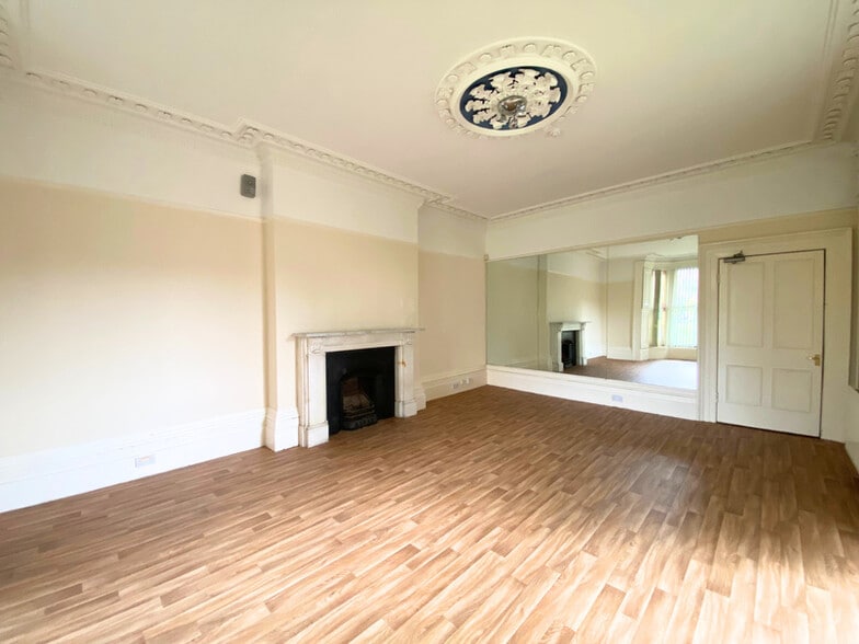 1 High St, Stroud for sale - Interior Photo - Image 2 of 5