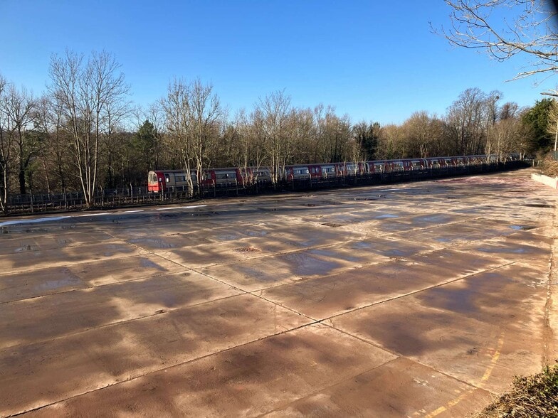 1 & 2 Allum Way, London to rent - Primary Photo - Image 1 of 3