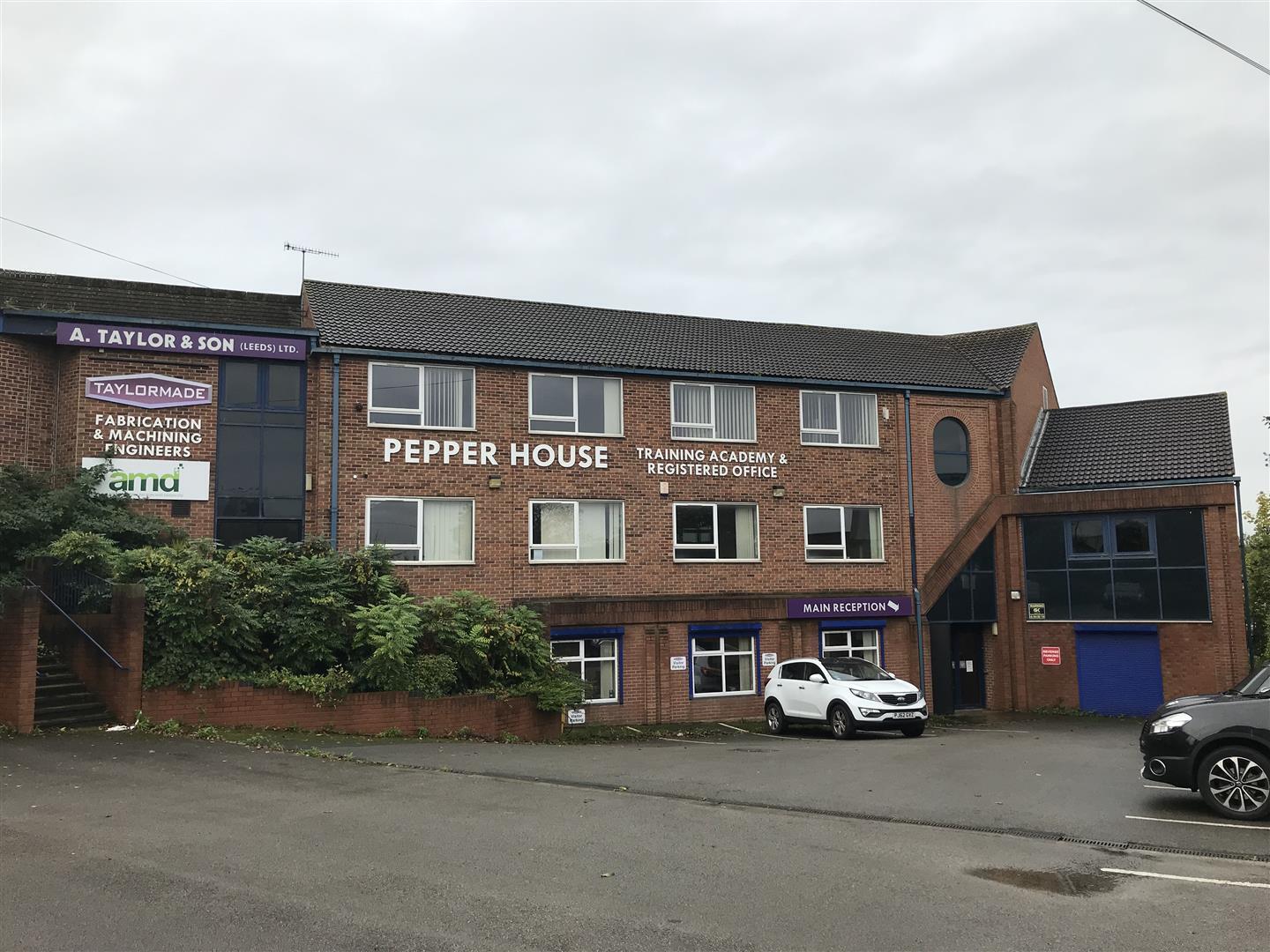 Pepper Rd, Leeds to rent Building Photo- Image 1 of 3