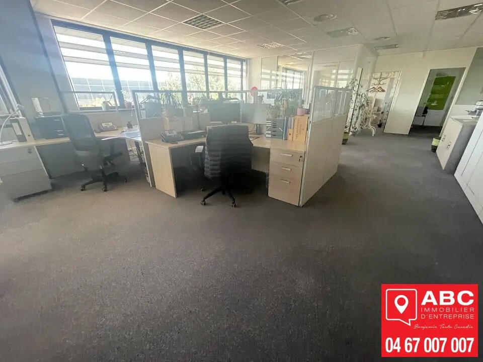 Location Bureaux 237 m² - Photo 1
