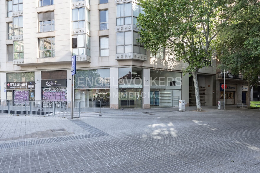 Retail in Barcelona, Barcelona to rent - Building Photo - Image 2 of 8