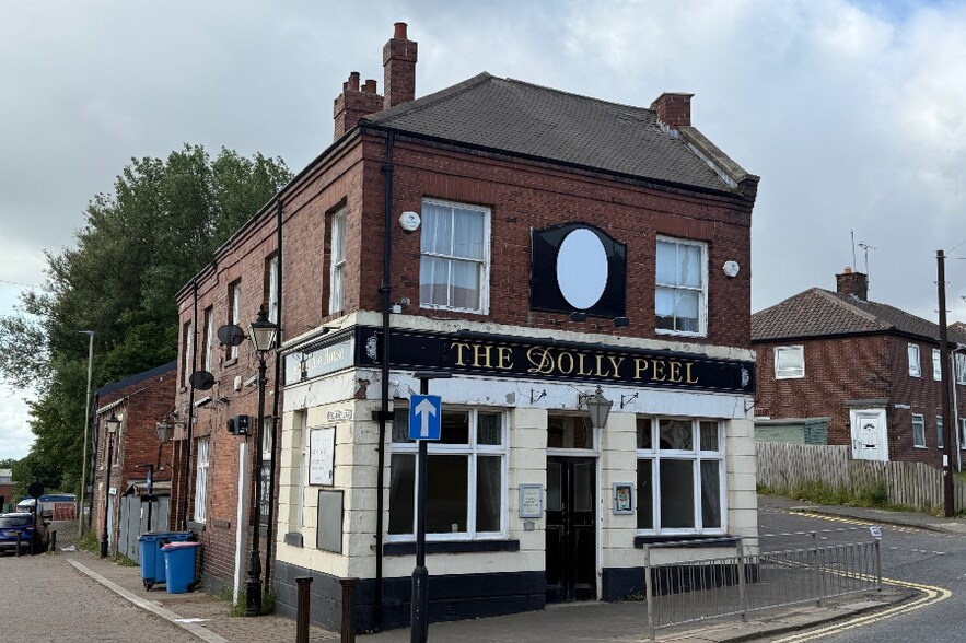 137 Commercial Rd, South Shields for sale - Primary Photo - Image 1 of 2