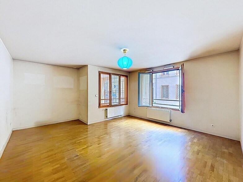 Office in Lyon for sale - Interior Photo - Image 2 of 7