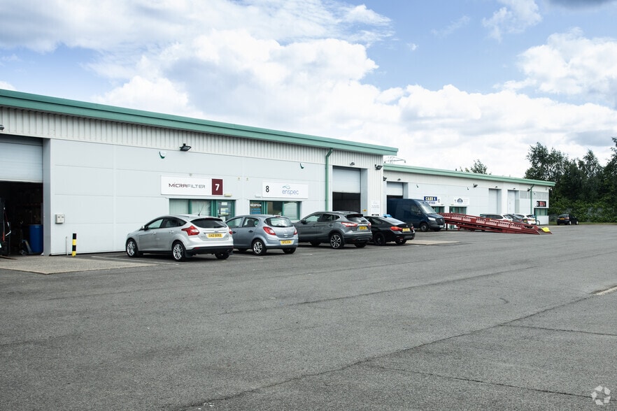 Spire Rd, Washington to rent - Building Photo - Image 2 of 4