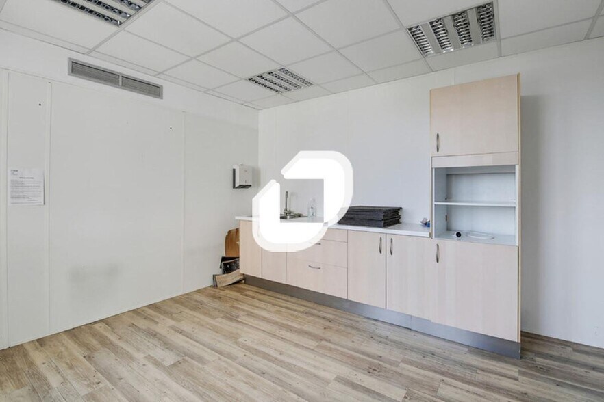Office in Charenton-le-Pont to rent - Interior Photo - Image 2 of 10
