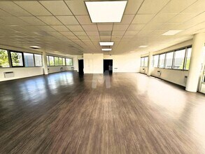 Office in Tigery to rent Building Photo- Image 2 of 6