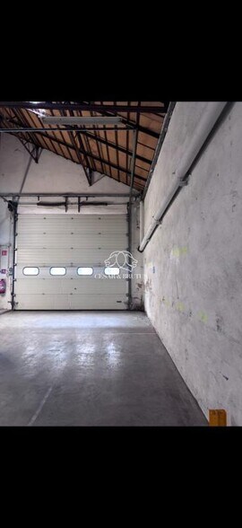 Light Industrial in Lyon for sale - Interior Photo - Image 3 of 3