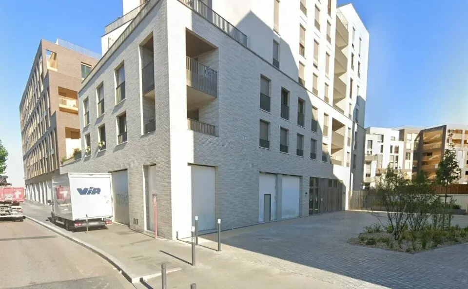 Location Commerce 280 m² - Photo 1