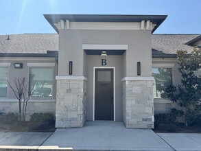 12243 Queenston Blvd, Houston, TX for rent Building Photo- Image 1 of 11