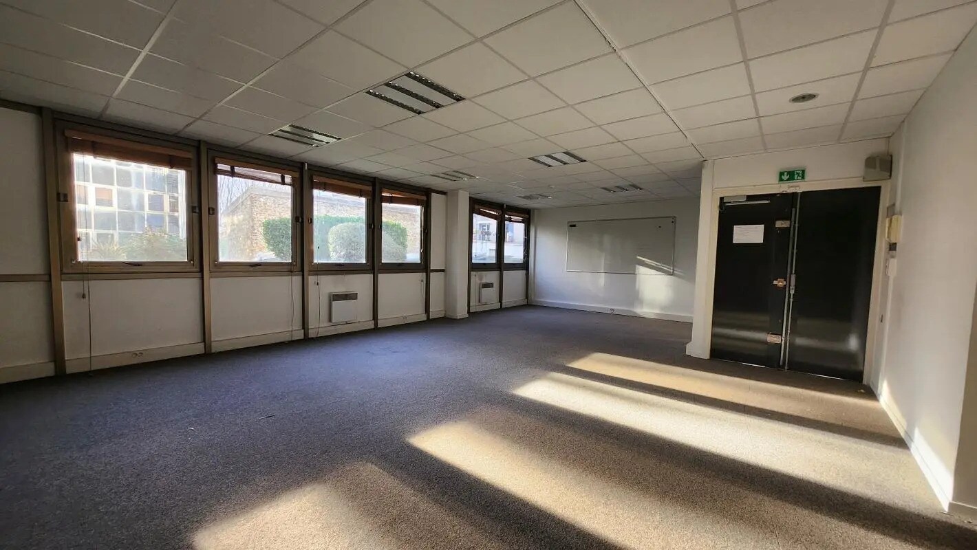 Office in Boulogne-Billancourt to rent Building Photo- Image 1 of 6