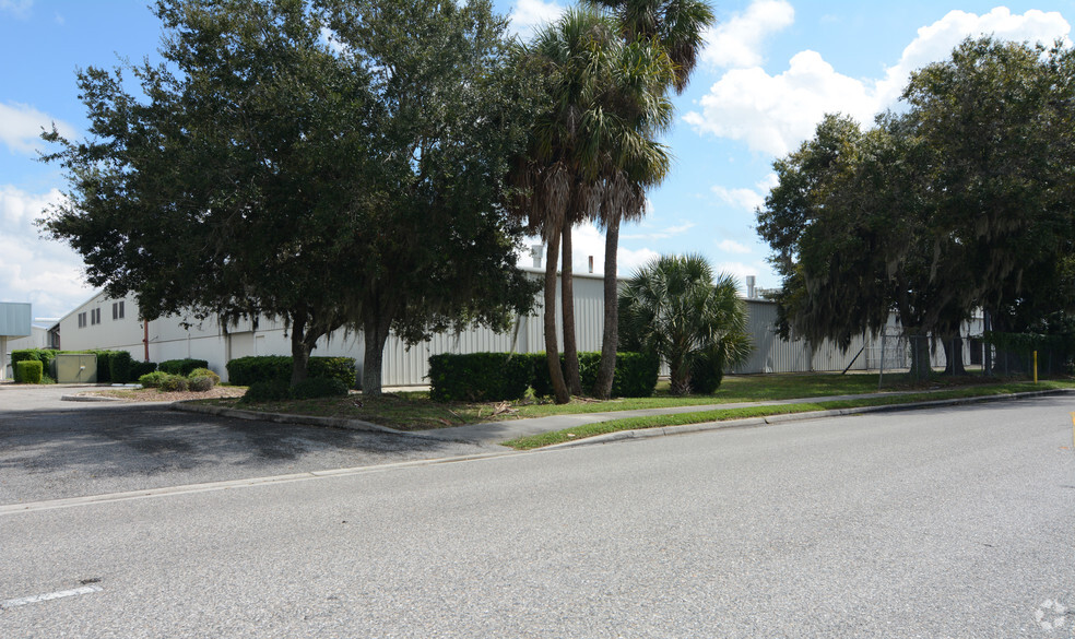 2150 Whitfield Ave, Sarasota, FL for rent - Building Photo - Image 3 of 12