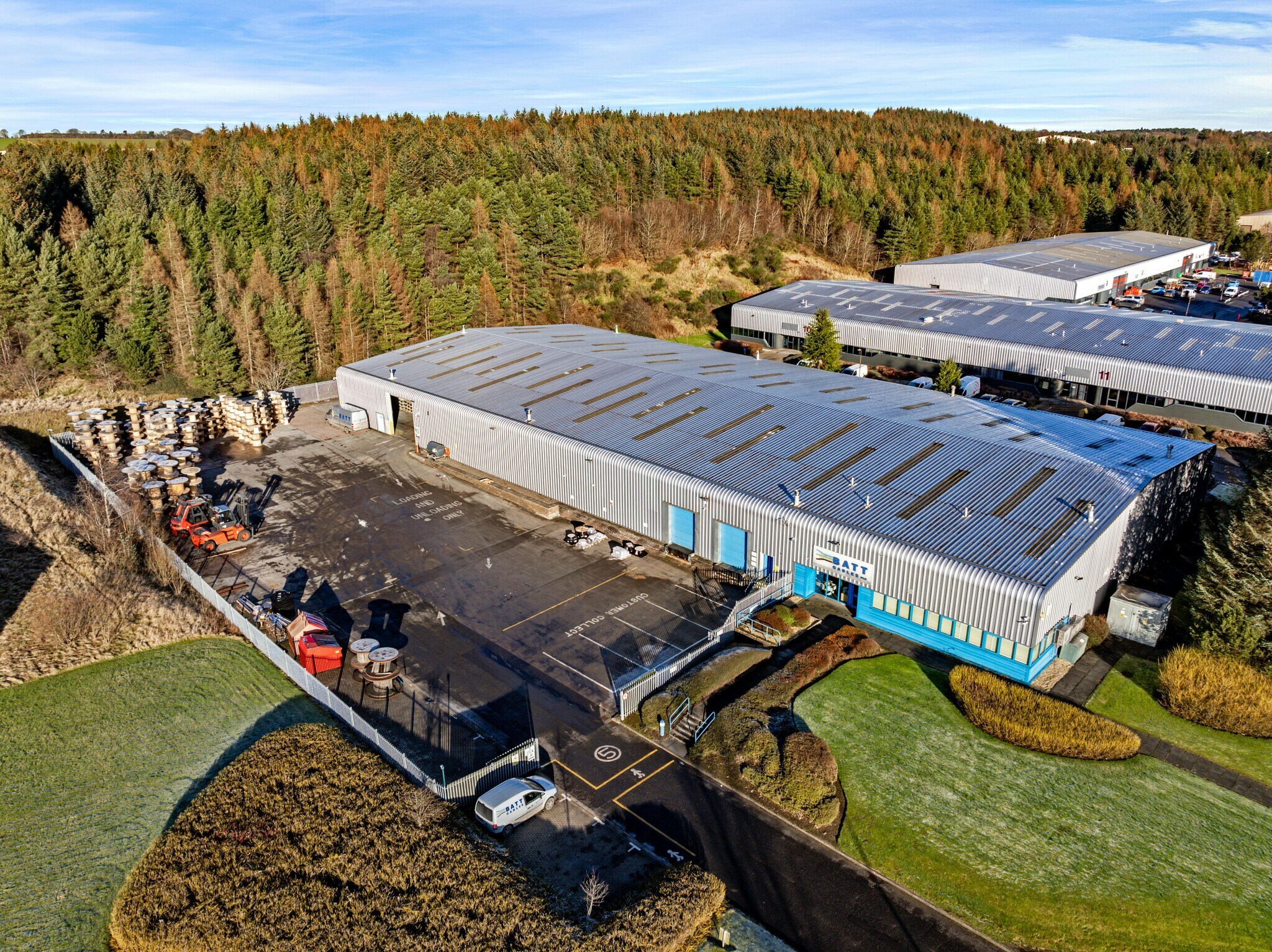 1 Chalmers Sq, Livingston to rent Building Photo- Image 1 of 7