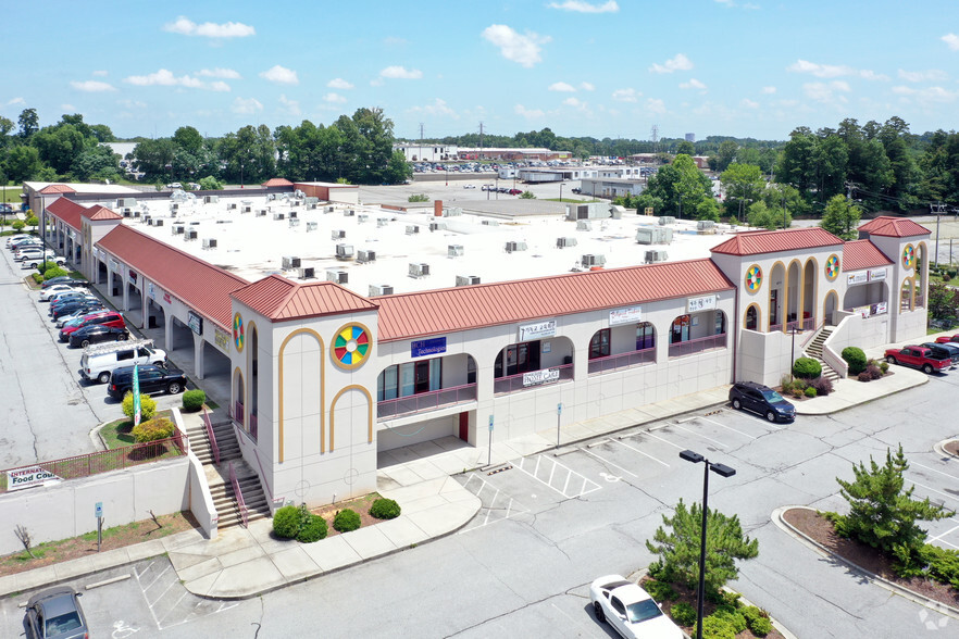 4925 W Market St, Greensboro, NC for sale - Primary Photo - Image 1 of 1