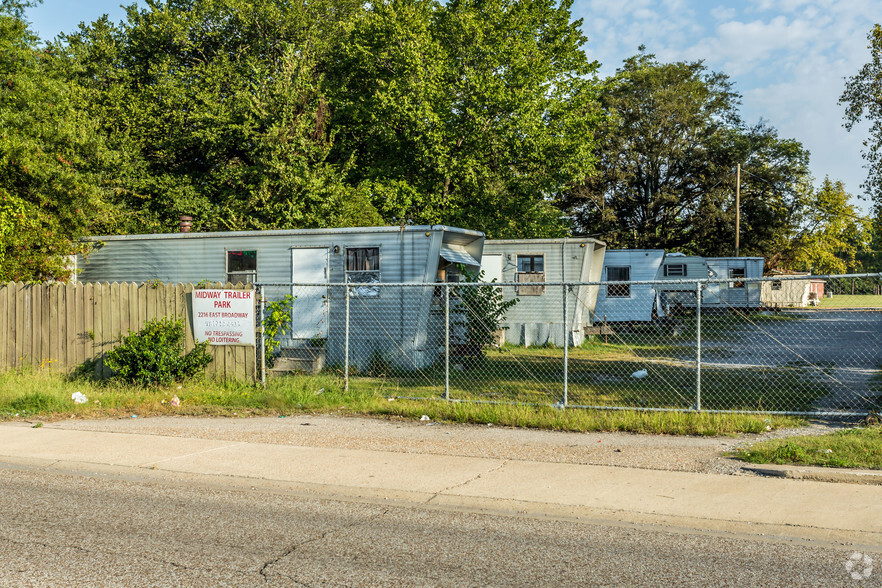 2216 E Broadway St, West Memphis, AR for sale - Building Photo - Image 2 of 5