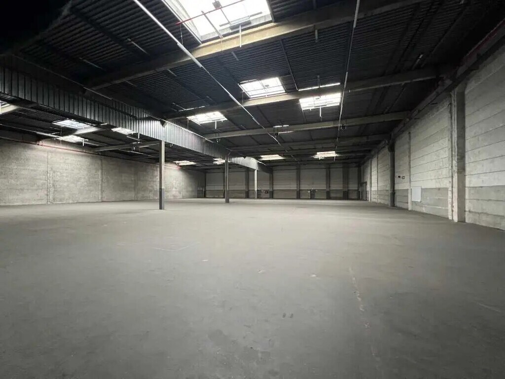 Location Entrepôt 4 065 m² - Photo 1