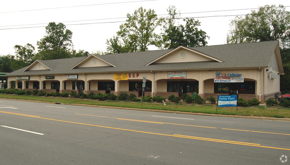 2358 US Highway 70, Swannanoa, NC for rent - Primary Photo - Image 1 of 6