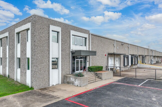 More details for 1810 Kelly Blvd, Carrollton, TX - Industrial to Rent