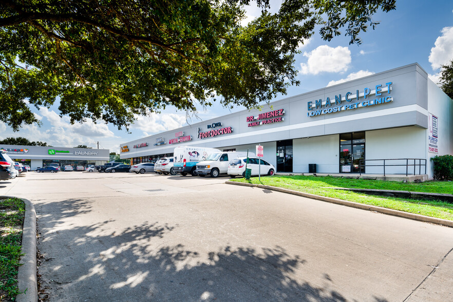 800-900 S Wayside Dr, Houston, TX for rent - Building Photo - Image 3 of 4