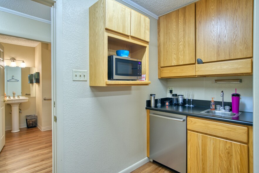 420 Kimbark St, Longmont, CO for rent - Interior Photo - Image 3 of 17