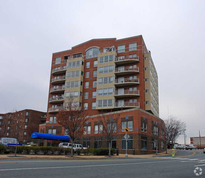 250 W Main St, Charlottesville, VA for sale - Primary Photo - Image 1 of 1