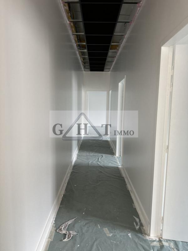Office in Les Pavillons-sous-Bois to rent Interior Photo- Image 1 of 4