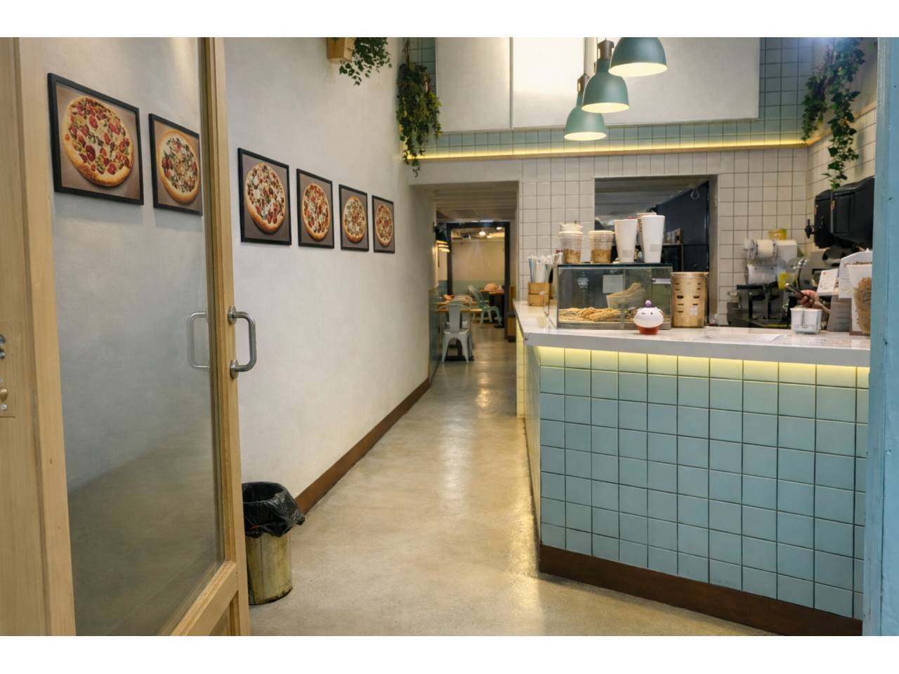 Retail in Barcelona, Barcelona to rent Primary Photo- Image 1 of 2