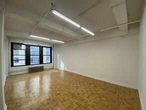 325 W 38th St, New York, NY for rent Building Photo- Image 2 of 5