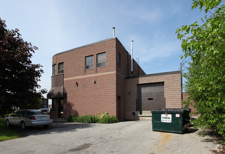 156 St Regis Cres, Toronto, ON for rent - Building Photo - Image 2 of 2