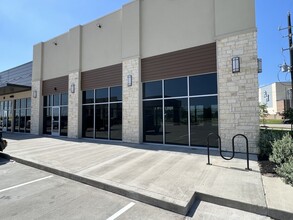 7611 Eagle Dr, Mont Belvieu, TX for rent Building Photo- Image 1 of 3