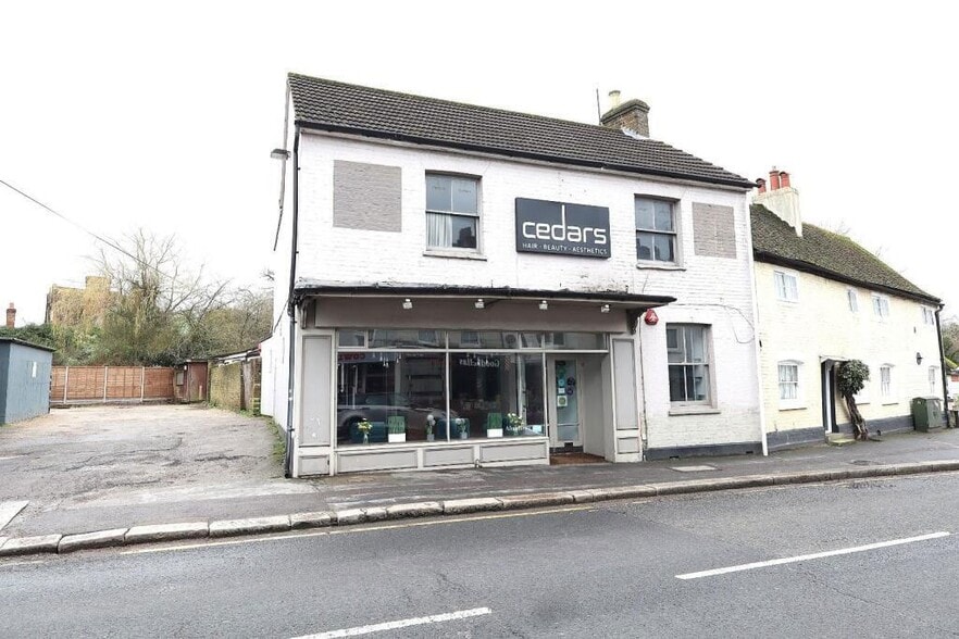 25 High St, Bushey for sale - Primary Photo - Image 1 of 15