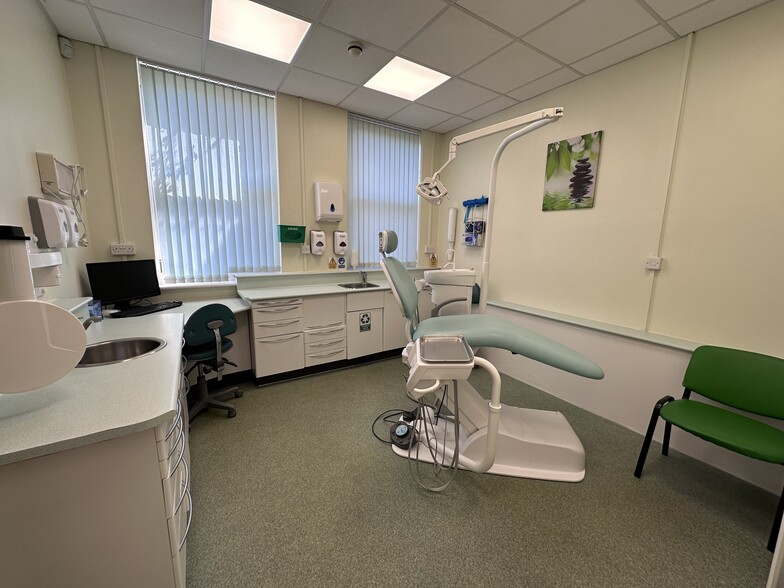 8 Cleethorpe Rd, Grimsby for sale - Interior Photo - Image 2 of 3