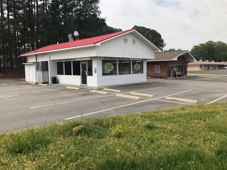 701 N Bickett Blvd, Louisburg, NC for sale - Building Photo - Image 1 of 1