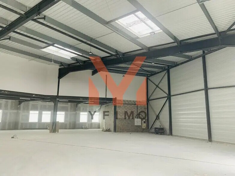 Industrial in Gennevilliers to rent - Interior Photo - Image 3 of 5