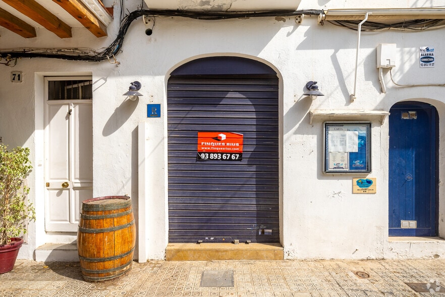 Retail in Vilanova i la Geltrú, Barcelona to rent - Building Photo - Image 2 of 2