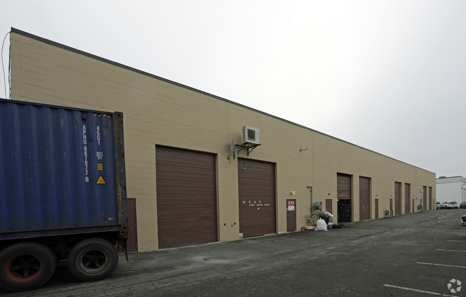 11600 Bridgeport Rd, Richmond, BC for rent - Building Photo - Image 2 of 5