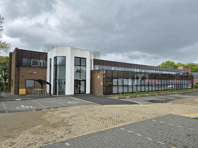 Breckland, Milton Keynes to rent - Building Photo - Image 1 of 4