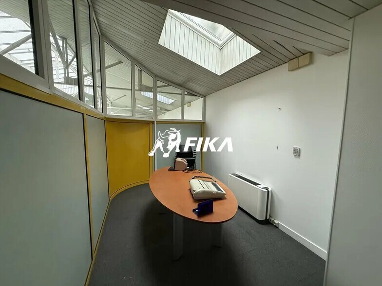 Office in Bordeaux to rent - Interior Photo - Image 3 of 4