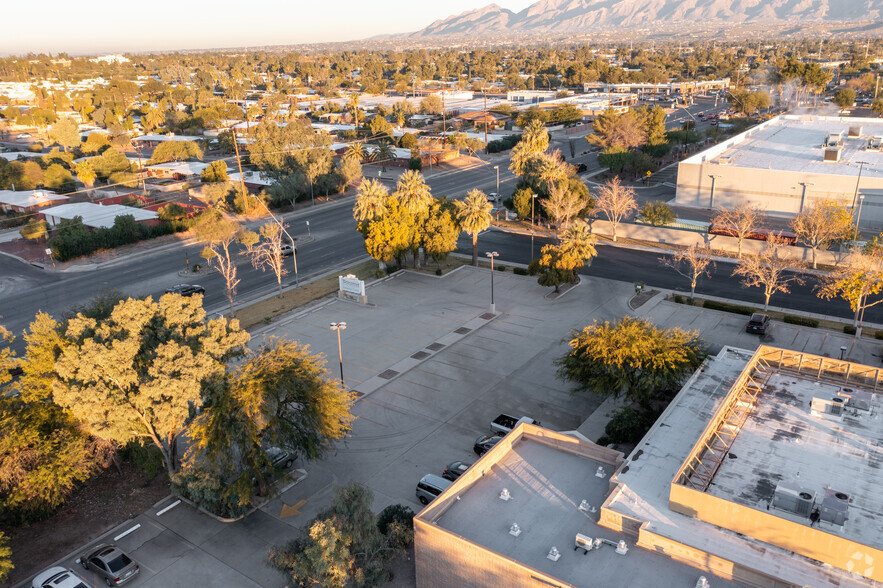 875 N Kolb Rd, Tucson, AZ for rent - Building Photo - Image 3 of 9