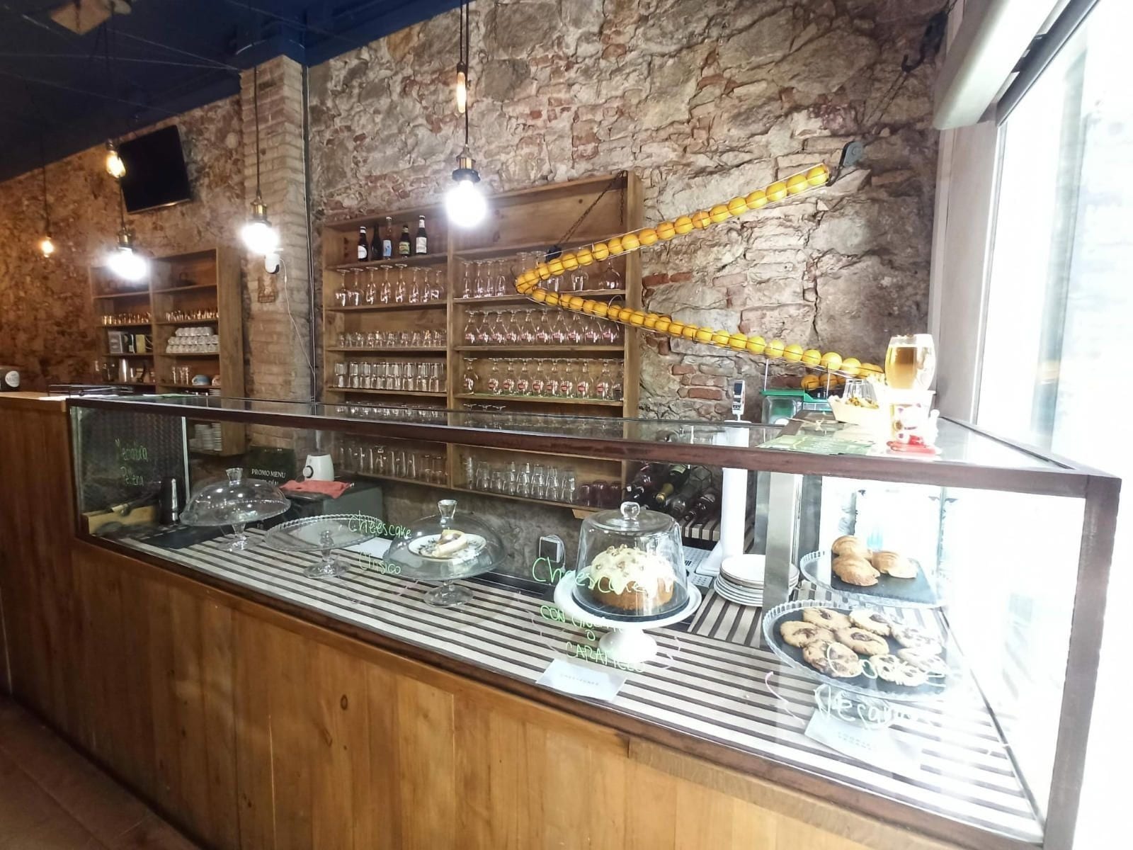 Retail in Barcelona, Barcelona to rent Interior Photo- Image 1 of 13