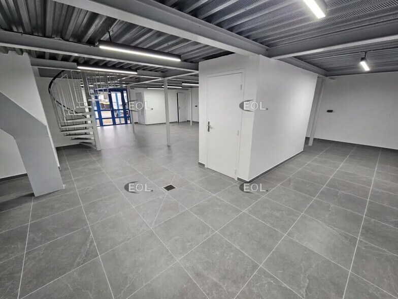 Light Industrial in Choisy-le-Roi to rent - Interior Photo - Image 3 of 8
