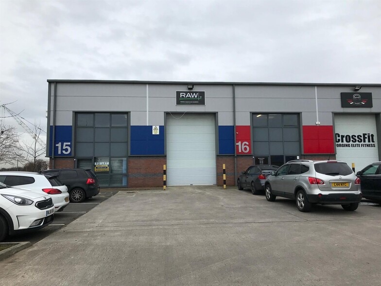 Green Fold Way, Leigh to rent - Building Photo - Image 2 of 14
