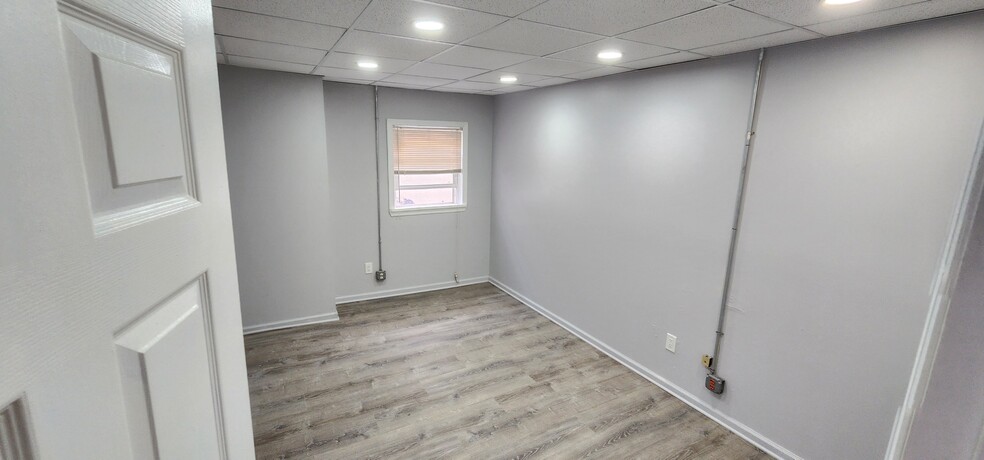 68-72 Main St, Woodbridge, NJ for rent - Building Photo - Image 3 of 14