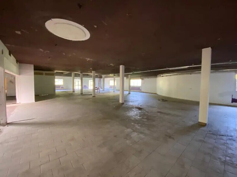 Light Industrial in Dardilly to rent - Interior Photo - Image 3 of 9