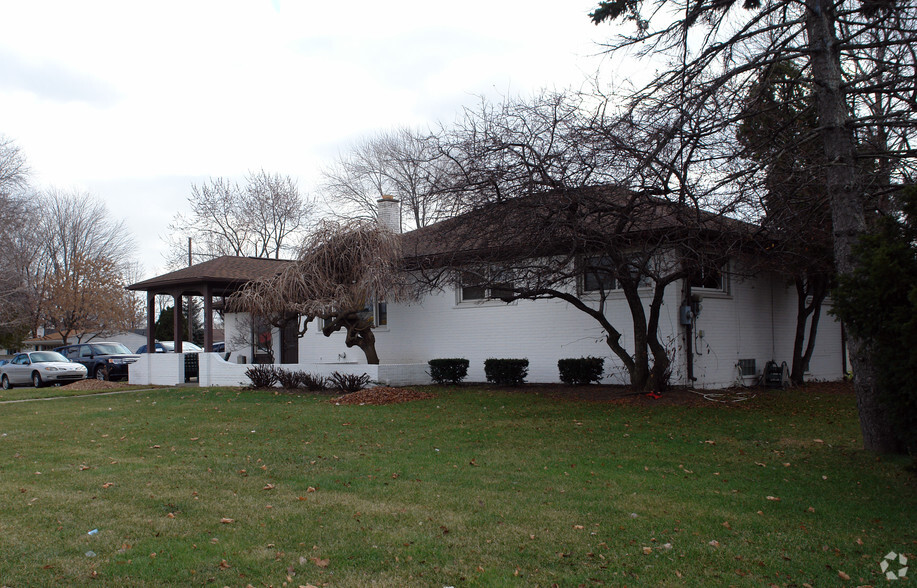 19440 15 Mile Rd, Clinton Township, MI for sale - Primary Photo - Image 1 of 1