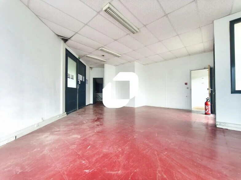 Light Industrial in Créteil to rent - Interior Photo - Image 2 of 17