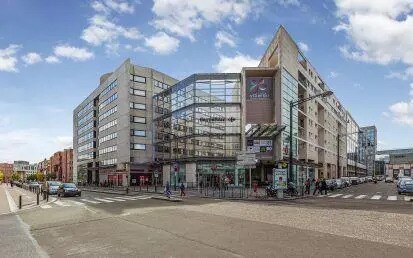 2 Boulevard Vauban, Montigny-le-Bretonneux to rent Building Photo- Image 1 of 7