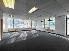 Gillette Way, Reading to rent Interior Photo- Image 2 of 2